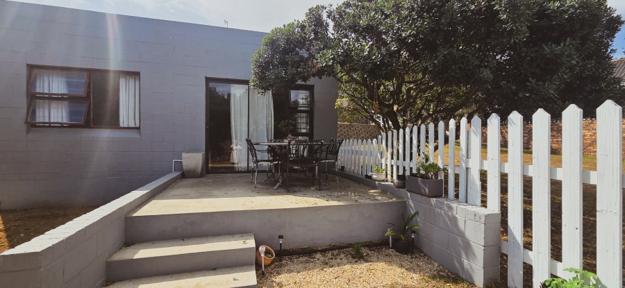 4 Bedroom Property for Sale in Boknesstrand Eastern Cape